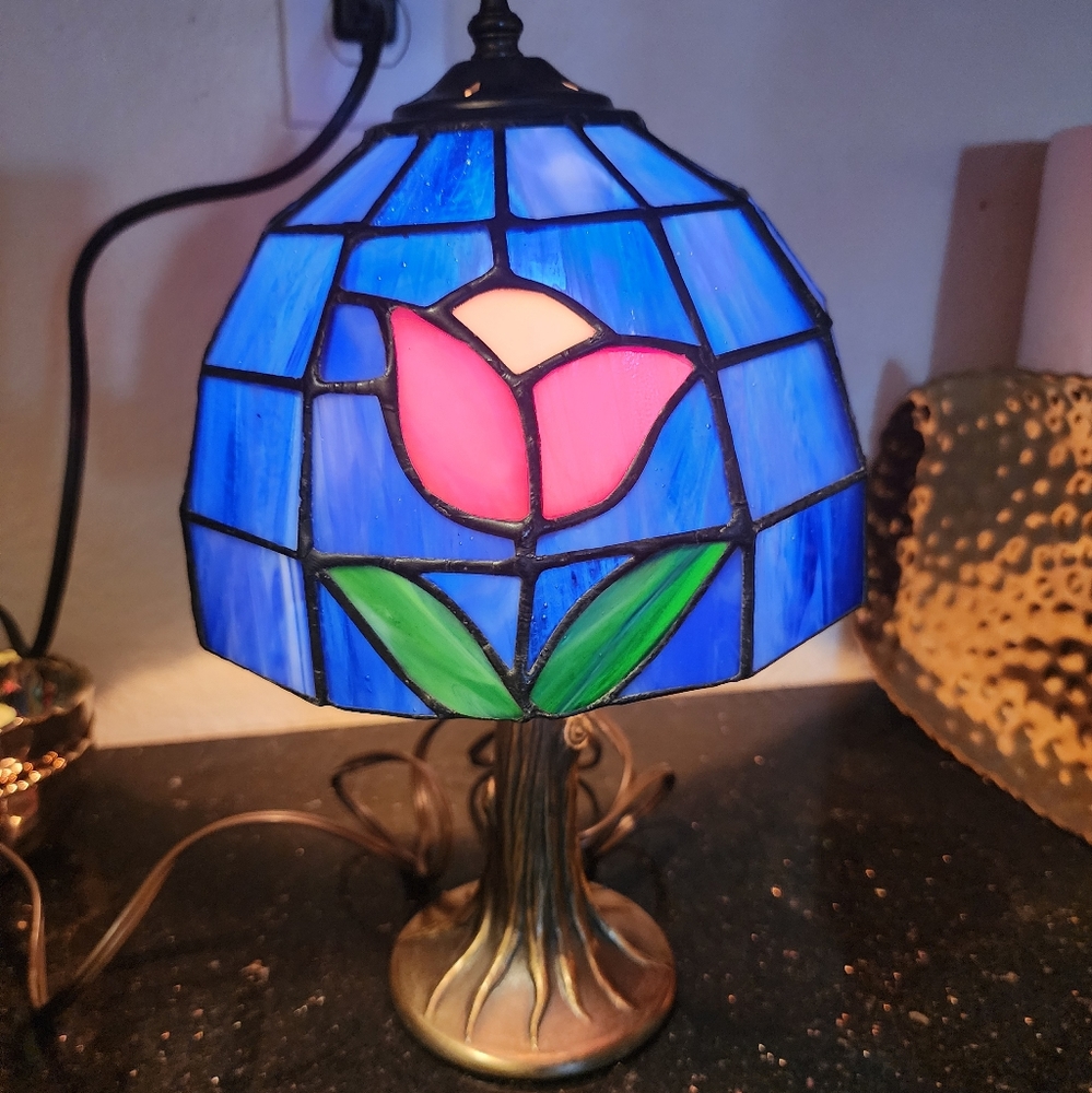❤️SOLD❤️ Tiffany Style Stained Glass Accent Table Lamp Tulips!